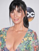 olivia-munn-at-2016-american-music-awards-la-15