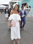 olympia-valance-attending-the-stakes-day-races-6
