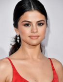 selena-gomez-at-2016-american-music-awards-la-14