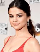 selena-gomez-at-2016-american-music-awards-la-21