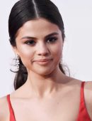 selena-gomez-at-2016-american-music-awards-la-22
