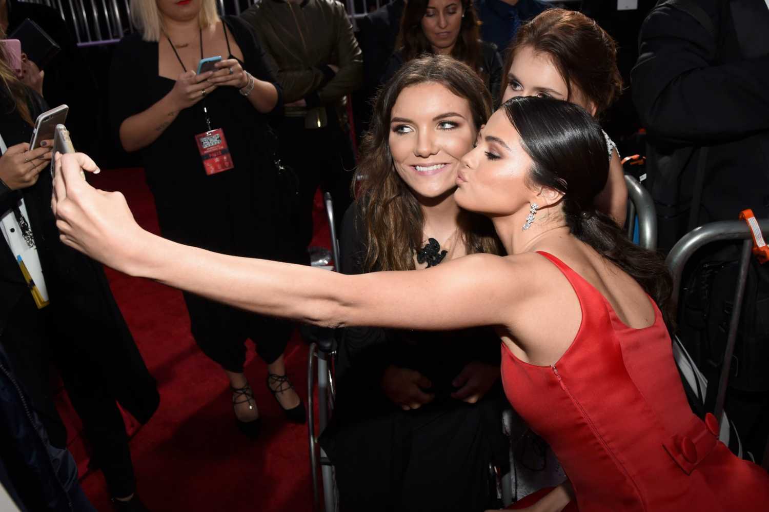selena-gomez-at-2016-american-music-awards-la-24