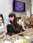 vanessa-hudgens-playing-just-dance-2017-1