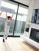 vanessa-hudgens-playing-just-dance-2017-6