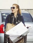 Amy-Adams-Shopping-for-Christmas-Tree-2