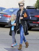 Amy-Adams-Shopping-for-Christmas-Tree-3