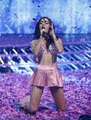 charli-xcx-performing-on-the-x-factor-6