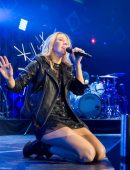 Ellie-Goulding-Performing-at-103