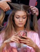 gigi-hadid-at-2016-victorias-secret-fashion-show-in-paris-3