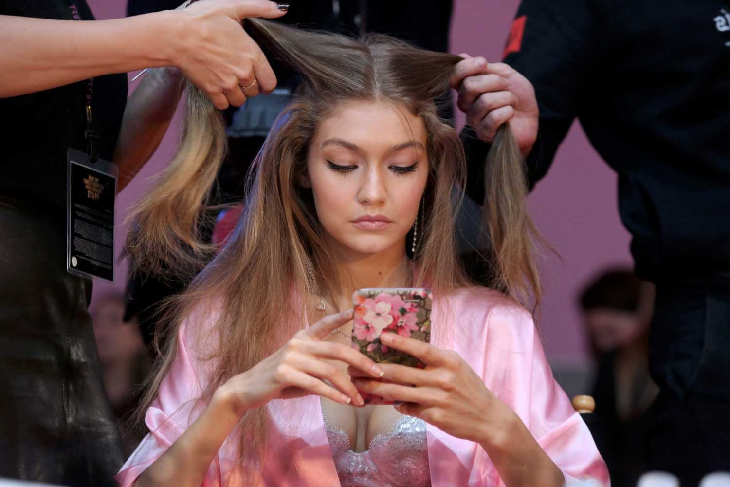 gigi-hadid-at-2016-victorias-secret-fashion-show-in-paris-3