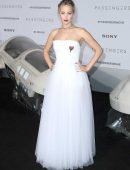 Jennifer-Lawrence-at-Passengers-Premiere-in-Westwood-13
