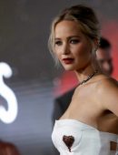 Jennifer-Lawrence-at-Passengers-Premiere-in-Westwood-7