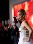 Jennifer-Lawrence-at-Passengers-Premiere-in-Westwood-8