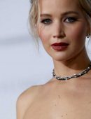 Jennifer-Lawrence-at-Passengers-Premiere-in-Westwood-9