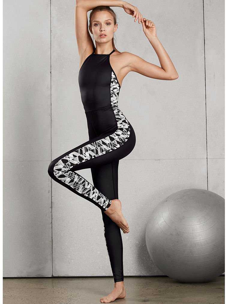 Josephine-Skriver-VSP-11