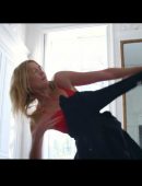 Karlie-Kloss-LOVE-Advent-2016-3