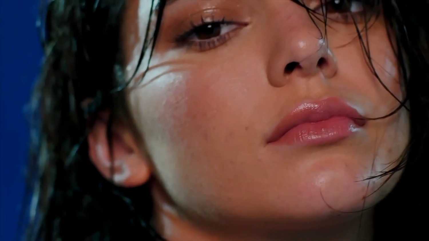 kendall-jenner-love-advent-2016-6