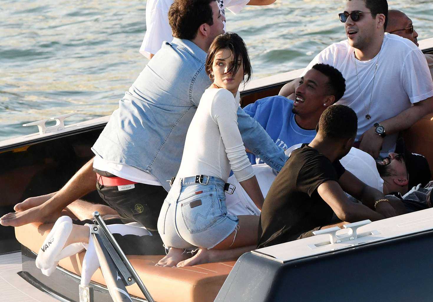 kendall-jenner-in-shorts-6