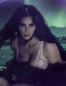 Kim-Kardashian-LOVE-Advent-2016-4