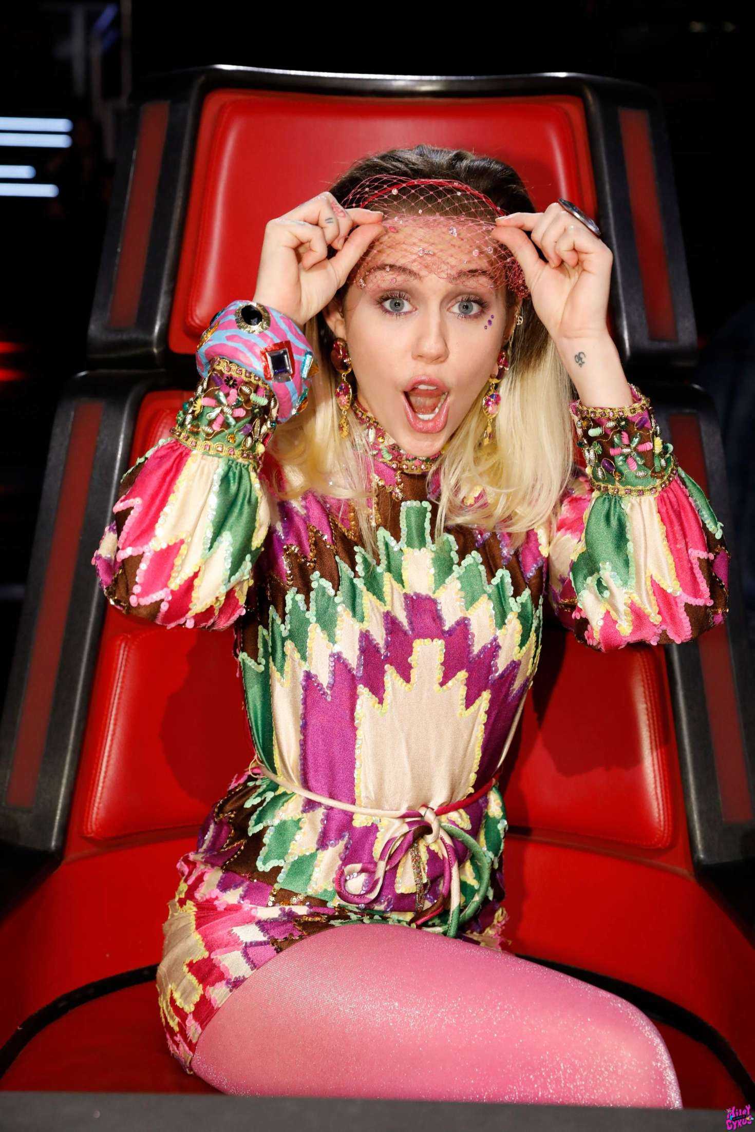 Miley-Cyrus-at-The-Voice-Final-in-Burbank-1
