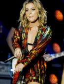 Olivia-Holt-Live-in-Sao-Paulo-13