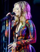 Olivia-Holt-Live-in-Sao-Paulo-2