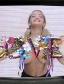 rita-ora-love-advent-2016-22