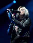 Sarah-Barthel-at-KROQ-Almost-Acoustic-Christmas-4