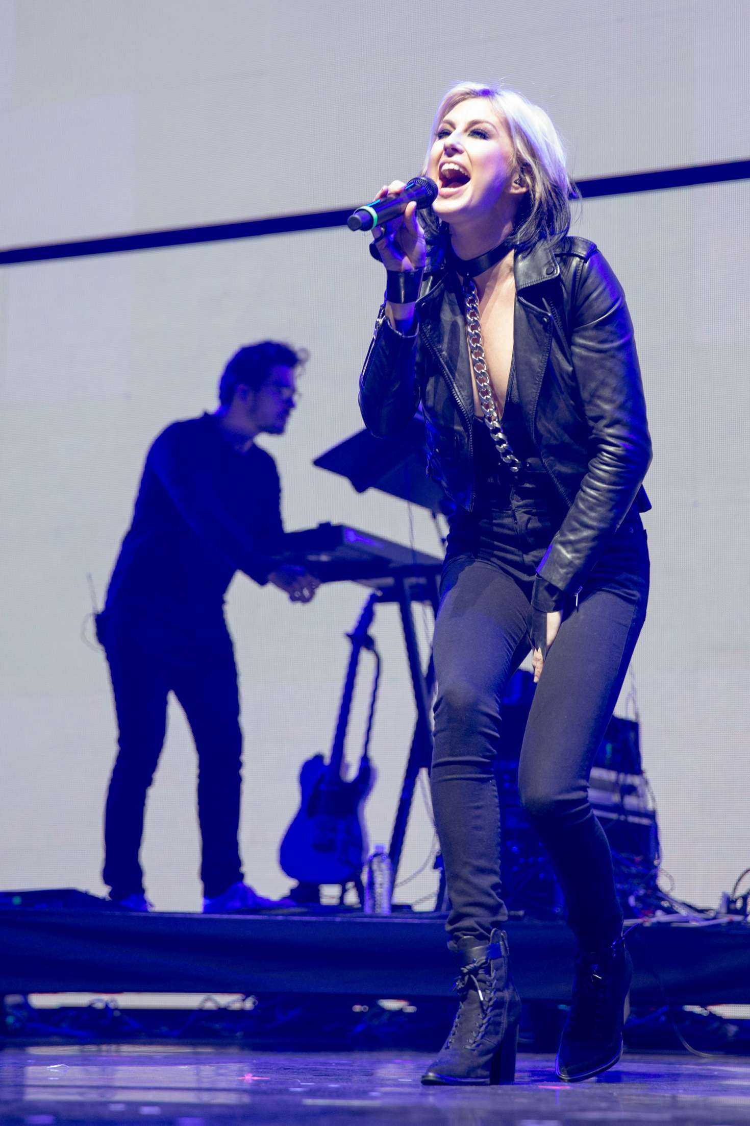 Sarah-Barthel-at-KROQ-Almost-Acoustic-Christmas-6