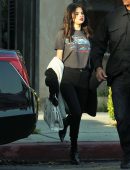Selena-Gomez-in-Black-Jeans-6