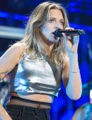 Tove-Lo-Performing-at-103