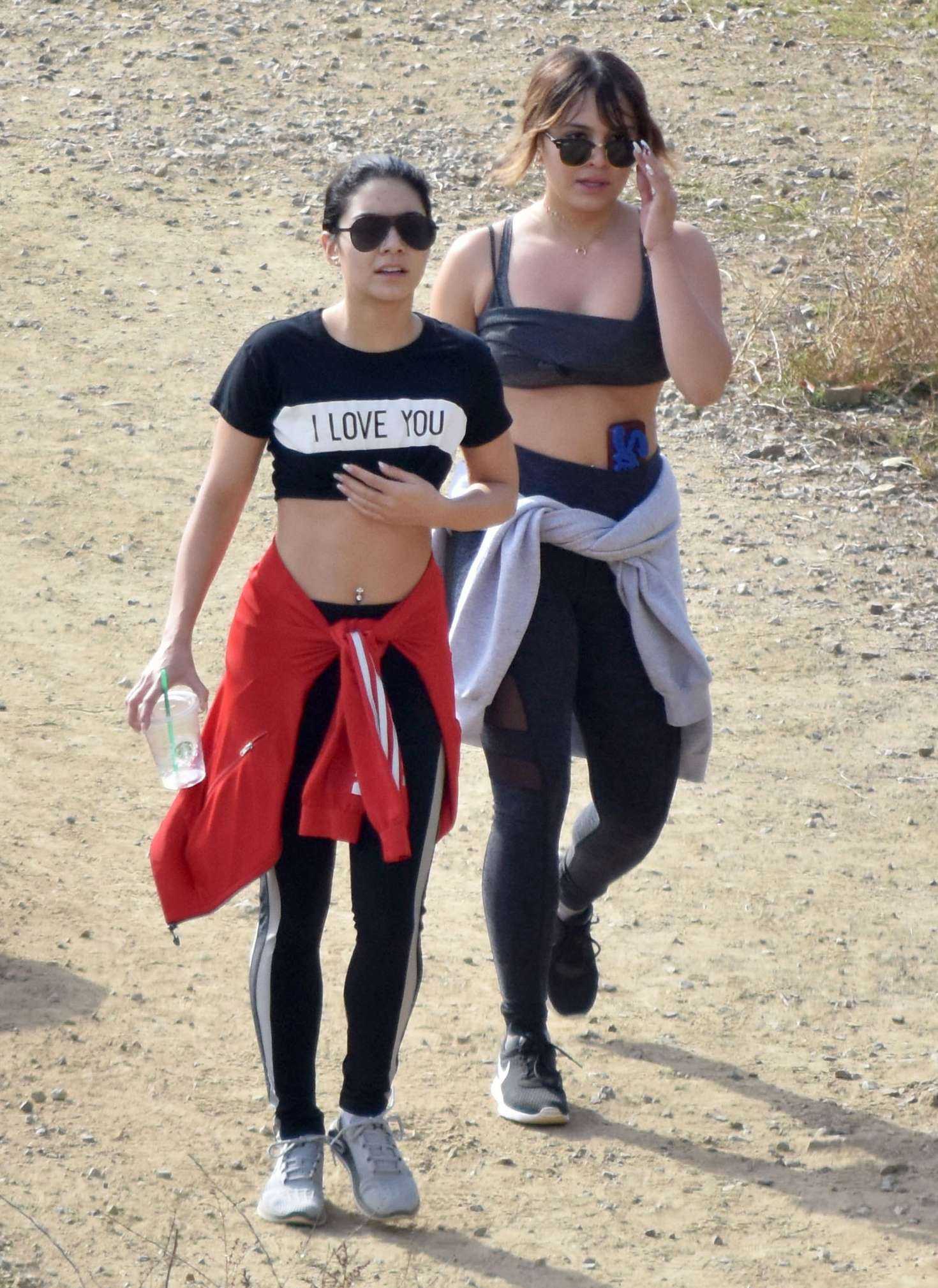 Vanessa-Hudgens-and-Stella-Hudgens-Hiking-in-LA-10