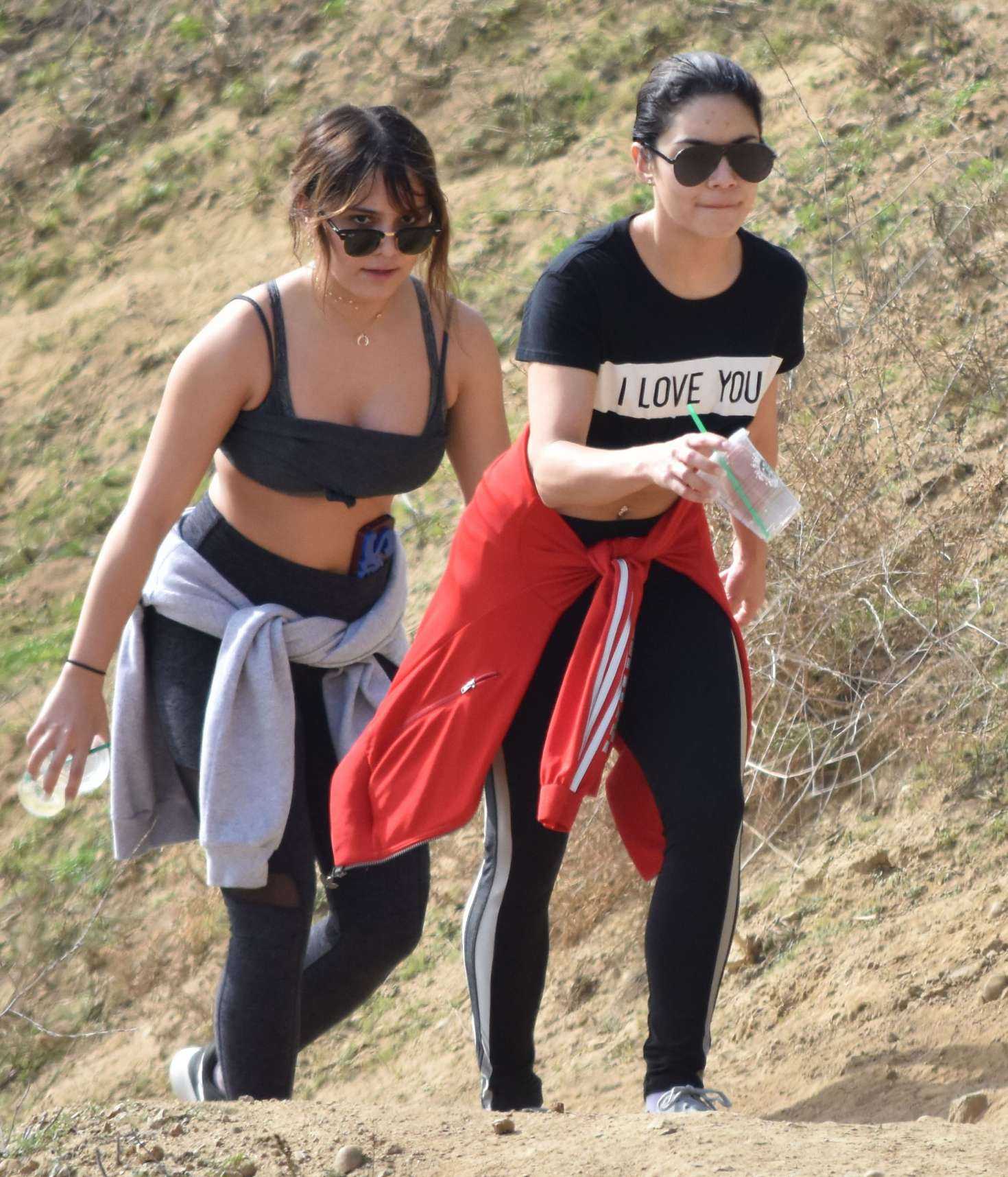Vanessa-Hudgens-and-Stella-Hudgens-Hiking-in-LA-6
