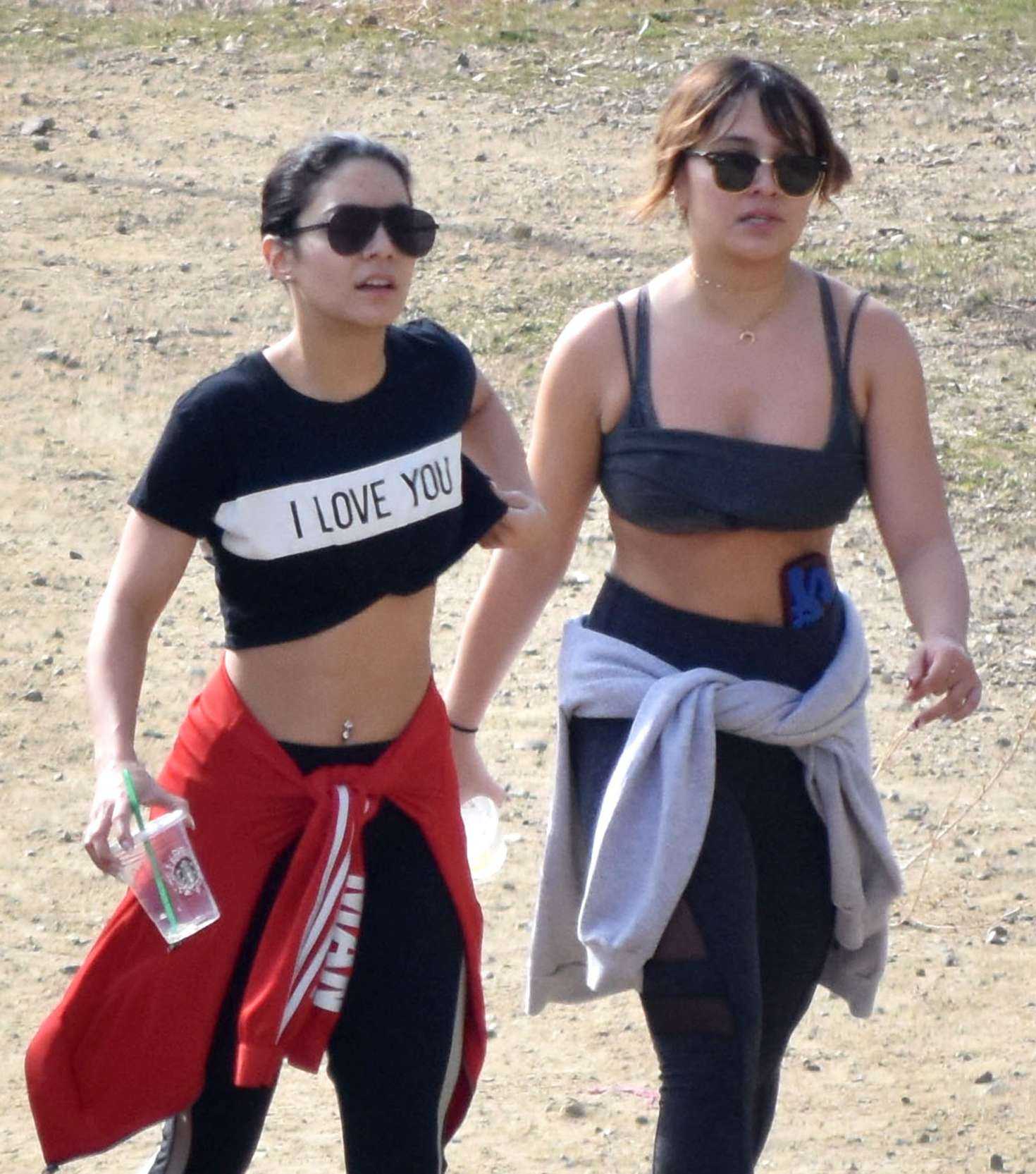 Vanessa-Hudgens-and-Stella-Hudgens-Hiking-in-LA-8