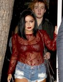 Ariel-Winter-in-Cut-offs-Leaving-Peppermint-7