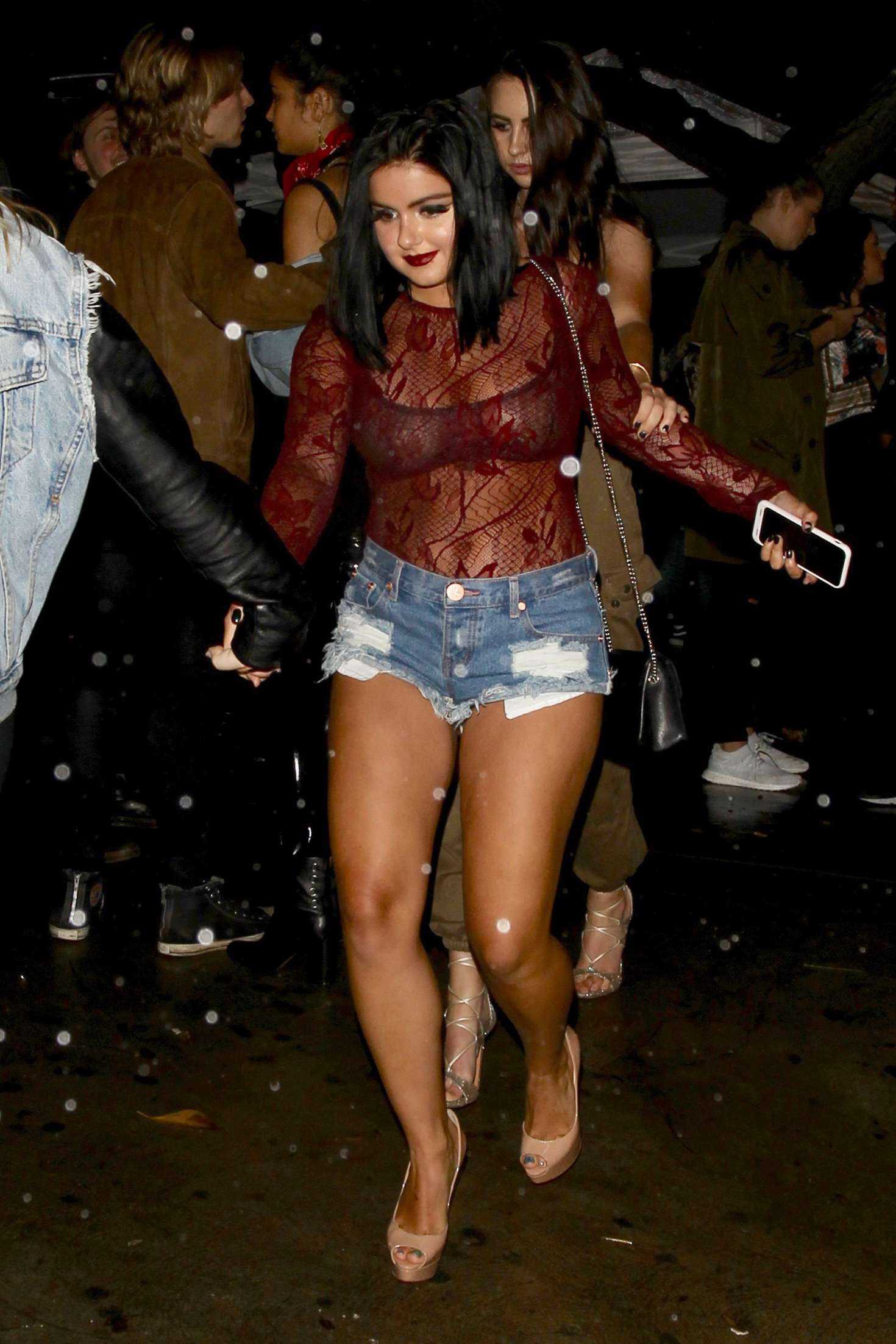 Ariel-Winter-in-Cut-offs-Leaving-Peppermint-9