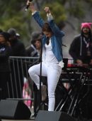 Ashley-Judd-at-Women's-March-on-Washington-in-Washington-5