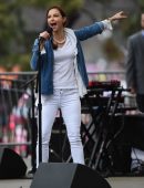 Ashley-Judd-at-Women's-March-on-Washington-in-Washington-9