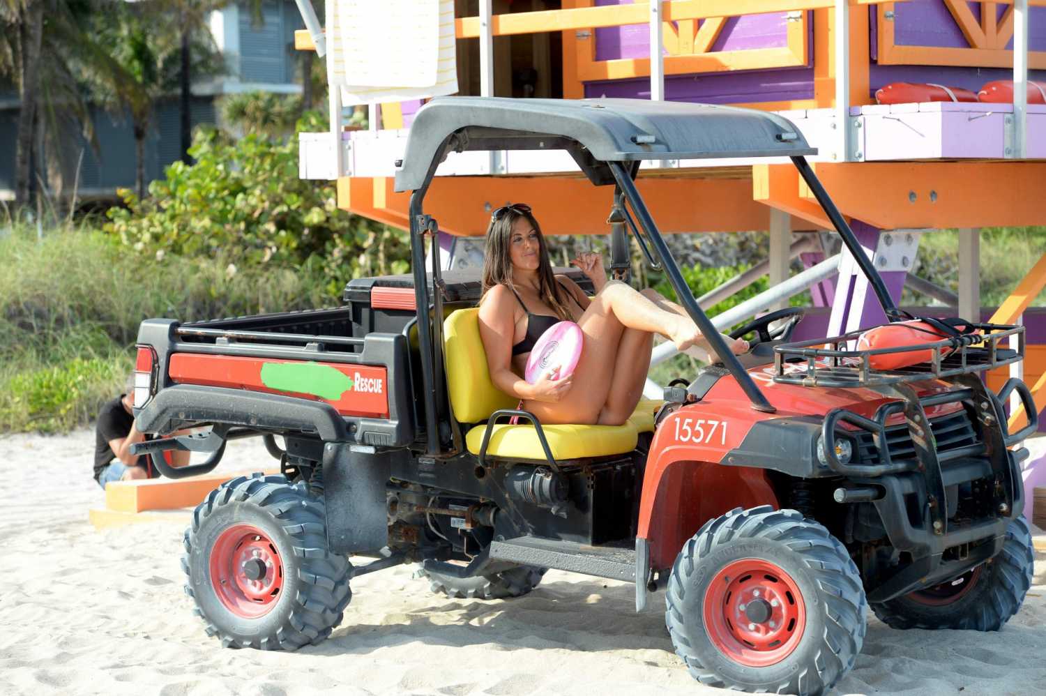 Claudia-Romani-Bikini-Candids-in-Miami-822