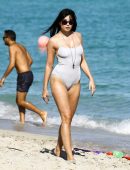 Daisy-Lowe-in-Swimsuit-Miami-Beach-6