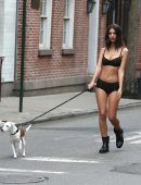 Emily-Ratajkowski-Filming-DKNY-Underwear-2