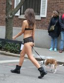Emily-Ratajkowski-Filming-DKNY-Underwear-9