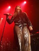 Joanna-Levesque-Performing-in-Manchester-10