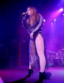 Joanna-Levesque-Performing-in-Manchester-12