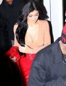 Kylie-Jenner-Cleavage-10