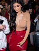 Kylie-Jenner-Cleavage-3