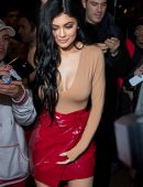 Kylie-Jenner-Cleavage-4