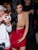 Kylie-Jenner-Cleavage-5