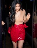 Kylie-Jenner-Cleavage-7
