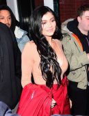 Kylie-Jenner-Cleavage-8
